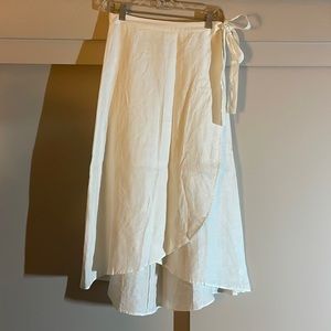 Saks 5 Avenue white skirt size medium